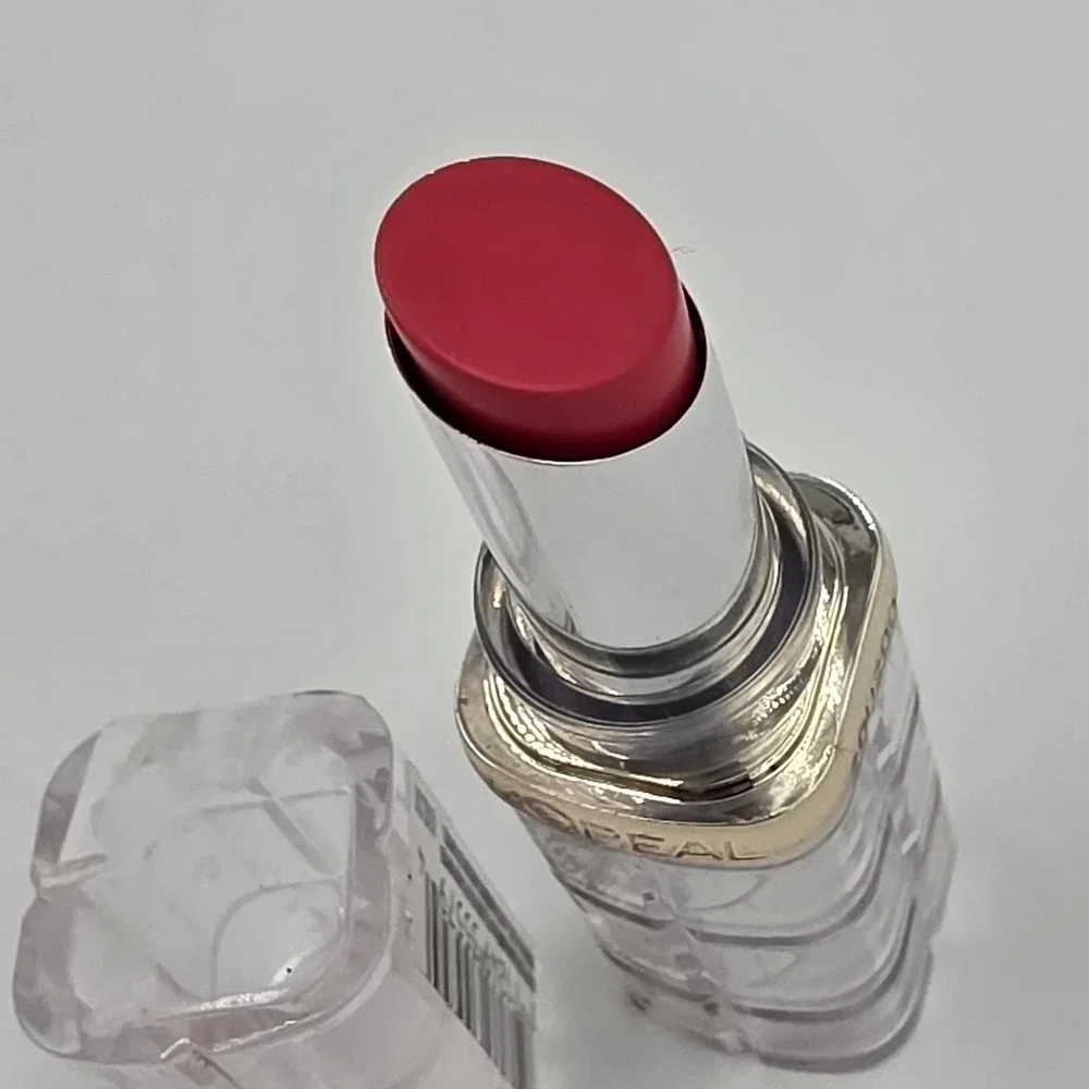 L'Oreal Paris Colour Riche Shine‎ Lipstick, Lacquered Strawberry # 920 NEW
